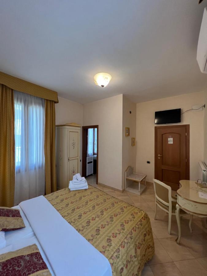 Angeles Inn Venecia Exterior foto
