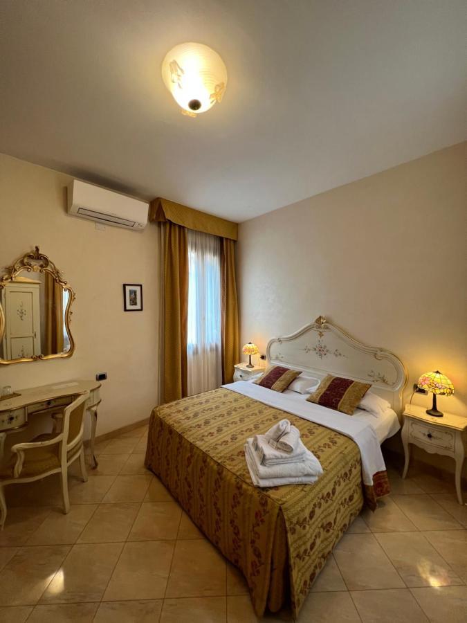 Angeles Inn Venecia Exterior foto