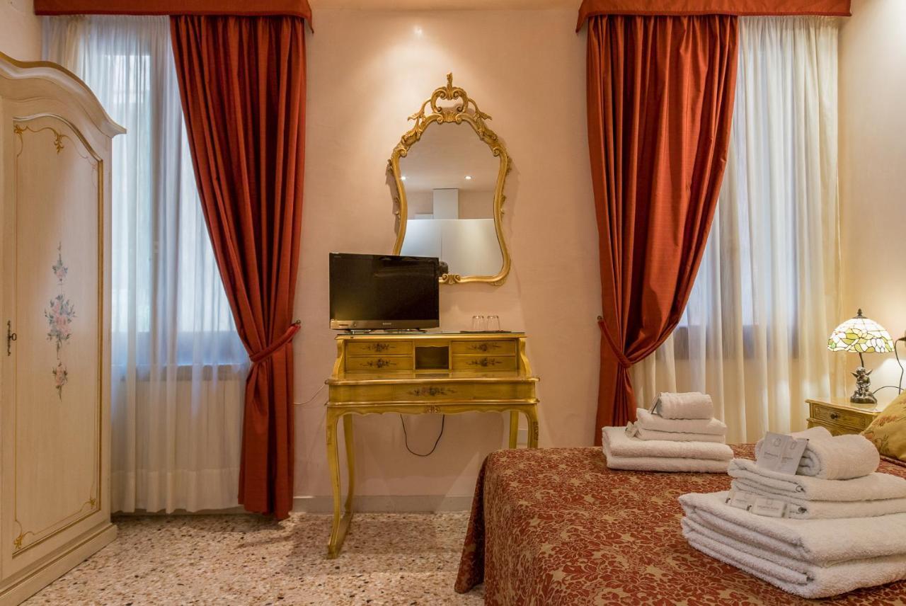 Angeles Inn Venecia Exterior foto